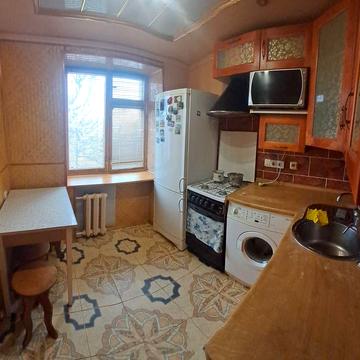 Вул. Наваторів 4, Дніпровський р-н