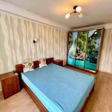 Затишна 2-к квартира на Кирилівській, 50 м²