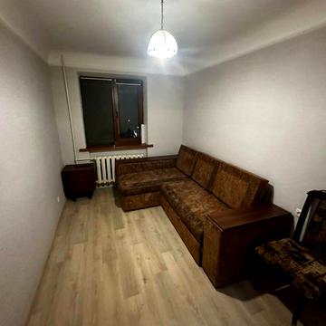 Двокімнатна. Центр. Косметичний стан. Укомплектована