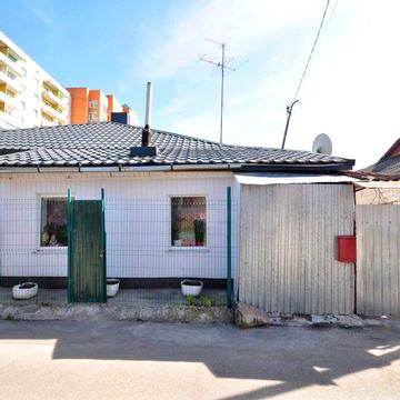 Частина будинку зі зручностями в центрі