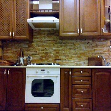 Здаю в довгострокову оренду 3-ох кімнатну квартиру затишну в центріі з місцем для авто