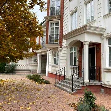 Продаж 4к пентхауса 154.1 кв. м на вул. Львівська з 2 гаражами