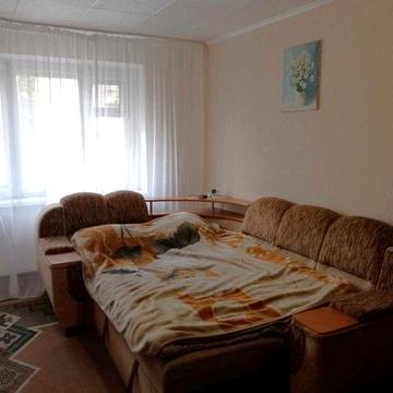 Продам 2 ком квартиру возле Центра. V