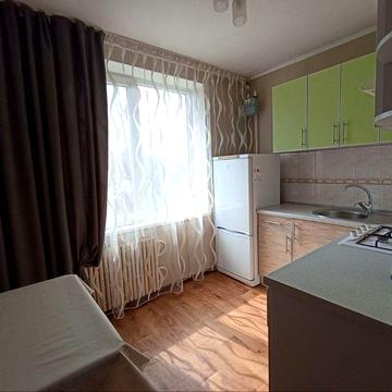 Сдам 1 к.кв. на Салтівці
На Газ та воду стоять лічільники.
Орендар сплачує додатково всі