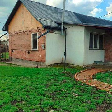 Продам відмінну частину будинку з окремим двором та входом в Дергачах.