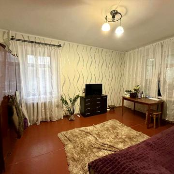 НЕБЕСНОЙ СОТНИ \ ПАНОРАМА 85 м\2 Средний этаж Постановы