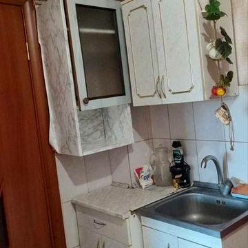 Продам гостинку Ул.Ньютона 111, со своим сан/узлом