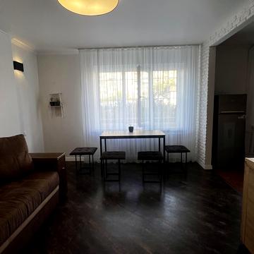 Миколи Амосова вул., 21