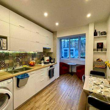 3-комнатная квартира с ремонтом в центре Таирово