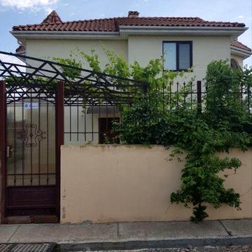 Будинок біля моря