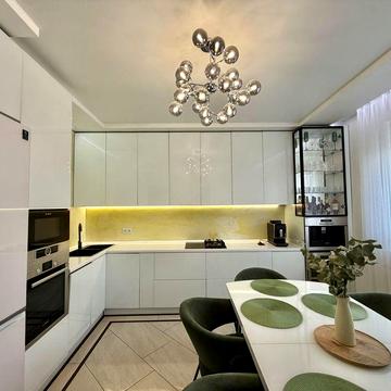 Продаж таунхауса в ЖК «Струмочок» з якісним ремонтом та меблями.