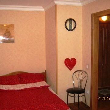 1 ккв, вул М.Гончаренка.  Від власника