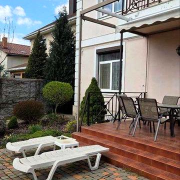 Будинок у Совіньоні 3 з басейном — статус та комфорт біля моря