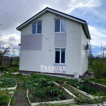 Продам 2-поверховий будинок 8 соток землі