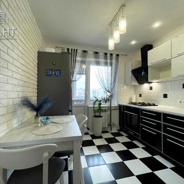 Продам простору квартиру біля 23-ї школи.