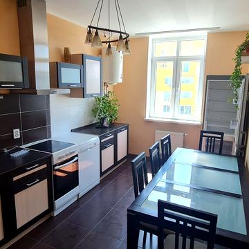 Воскресенська вул., 12-В