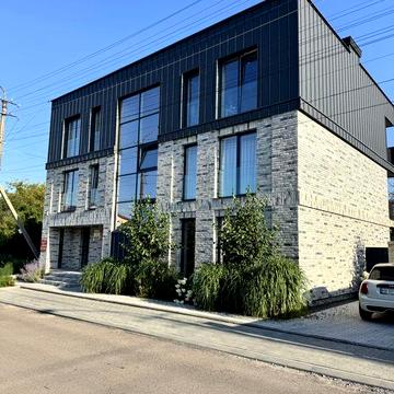 Квартира 2кім з ділянкою 63.4м² 12-школа. Політон. Автовокзал