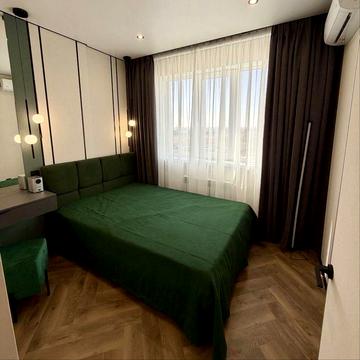 Браїлки  щойно після ремонту парковка для авто