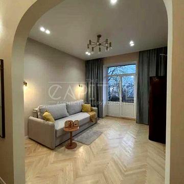 Оренда затишної квартири Миколи Міхновського / Звіринець