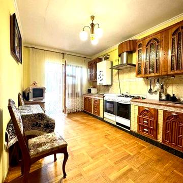 4 х кім квартира 230 м.кв. з гаражем підвалом горищем, елітний будинок Г Майдану