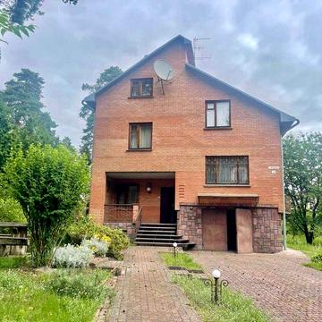Продаж будинку у Брюховичах зі земельною ділянкою 16 сотих  біля озер