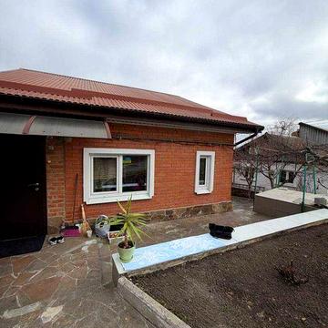 Продаж будинку,  поруч з центром — 10 соток, господарські споруди! 23320