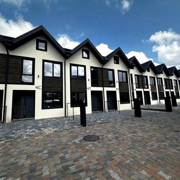 Таунхаус з мансардою у подарунок