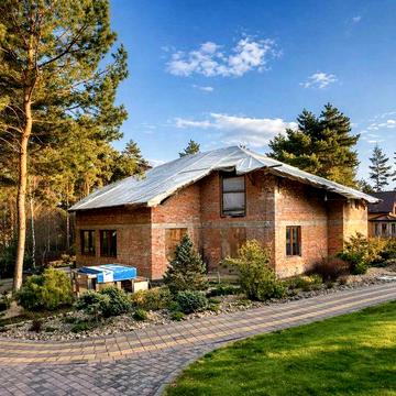 Будинок з власним виходом до лісу у мальовничому  місці