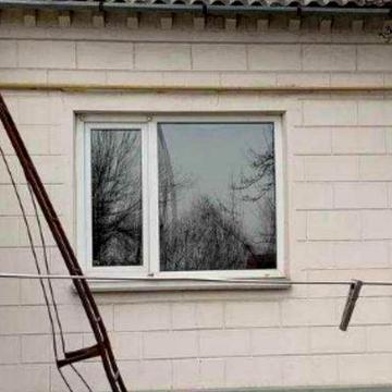 Анд р-н Вітчизняна, великий будинок, два входи початок Передової Торг