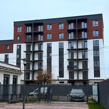 Нова 1-кімнатна квартира з гардеробною та балконом, Без комісії ЖК Burgundia 3