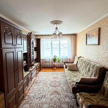 Продам комфортну трикімнатну квартиру