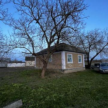 Продам будинок  із земельною ділянкою ціна договірна