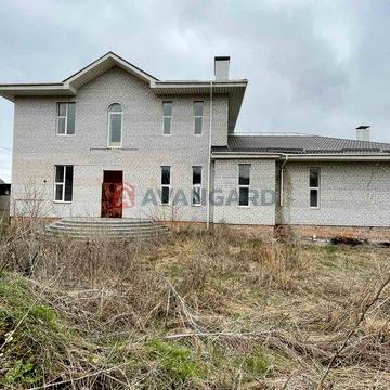 Дім на віки: простір, спокій і комфорт біля річки.