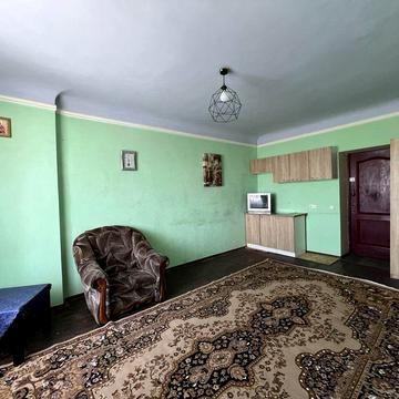 Ексклюзив.Продам 1 кімнатну квартиру в гуртожиту в центрі міста Узина