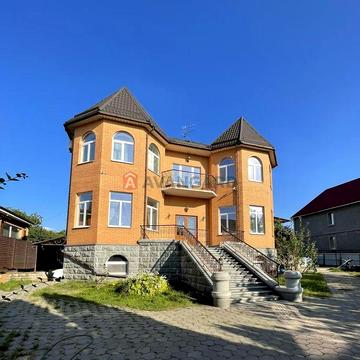 Дім біля річки для тих, хто знає ціну справжньому затишку.