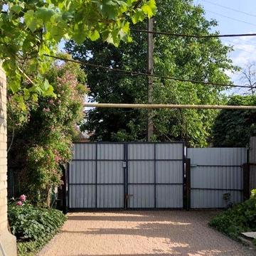 Є відновлення.Продам большой дом на посёлке Горький.