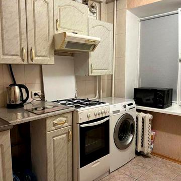 ТЕРМІНОВО Здам квартиру 10000 (грн )