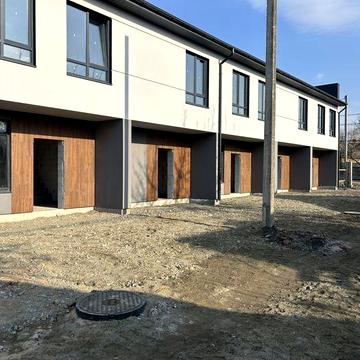 Таунхаус в спокійному центрі Гостомеля - аналог 2к квартири, але круче! Є паркомісце гарантоване!