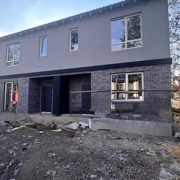 Таунхаус у Бучі з повноцінною мансардою та всіма центральними комунікаціями — здача до 01.07.2026