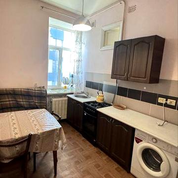 Продам ексклюзивну 2 кімнатну сталінку по вул Київській