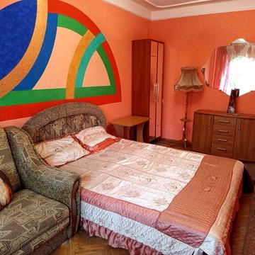 Військовим  чи цивільним здається 1-кім квартира 2 поверх, біля центру