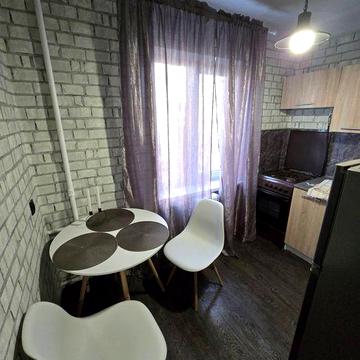 Соломенский р н Героїв Севастополя  /Шалімова/здаю 1 кімн кв з ремонто