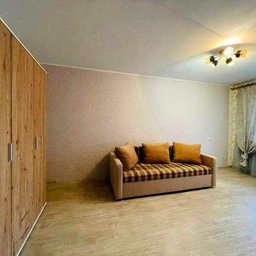 Хороша квартира на Митниці.