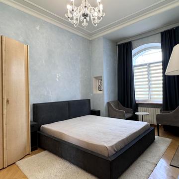 Богдана Хмельницького вул., 9-Б