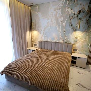 Оренда 1 к квартири , на кухні є диван . Газове автономне опалення