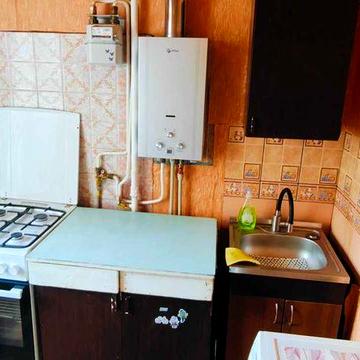 Продаж квартири  2 поверх цегляний будинок. Центр .