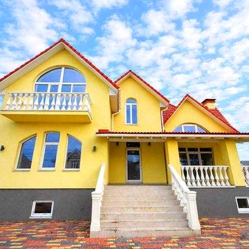 Будинок з підвалом та терасами упередмісті Києва