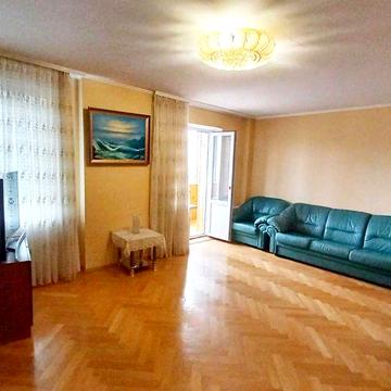 Видова 3-кімнатна квартира на Позняках у відмінному стані