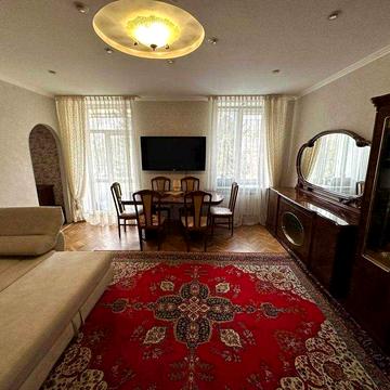 Оренда двох кімнатної квартири + кухня студія по вулиці Коновальця.