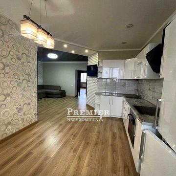 Продам 2-кімнатну квартиру 83 м² з ремонтом у новому будинку на Таїрова